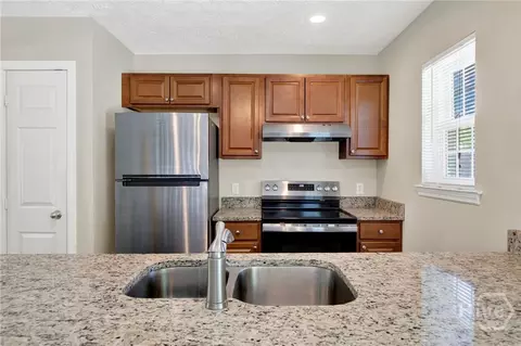 Kitchen - 140 Ropemaker Ln, Savannah, GA 31410 photo 2 of 5