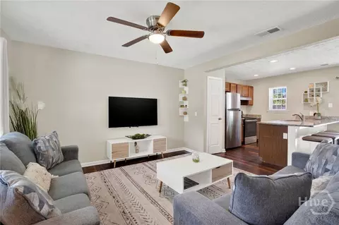 Living - 140 Ropemaker Ln, Savannah, GA 31410 photo 1 of 5