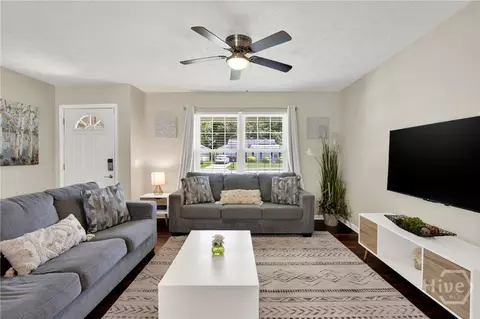 Living - 140 Ropemaker Ln, Savannah, GA 31410 photo 5 of 5