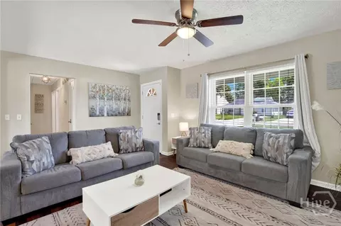 Living - 140 Ropemaker Ln, Savannah, GA 31410 photo 3 of 5