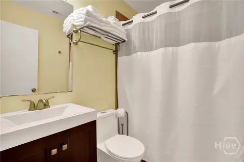 Bath - 140 Ropemaker Ln, Savannah, GA 31410 photo 1 of 2