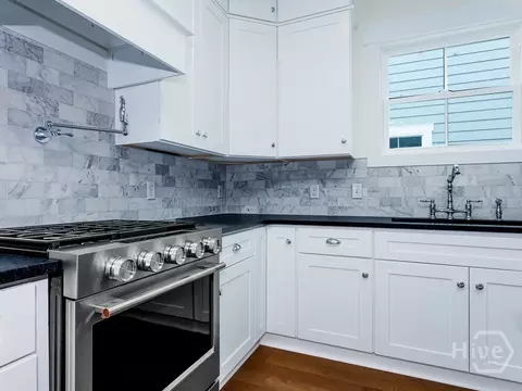 809 E 36th St, Savannah, GA 31401