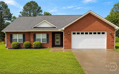 140 Colonial Dr, Midway, GA 31320