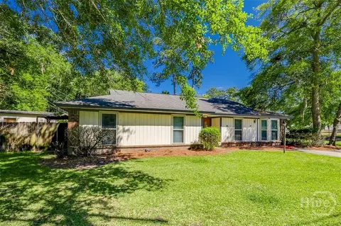 2 S Paxton Dr, Savannah, GA 31406