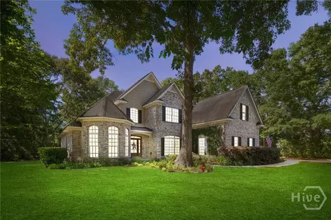 195 Chastain Cir, Richmond Hill, GA 31324