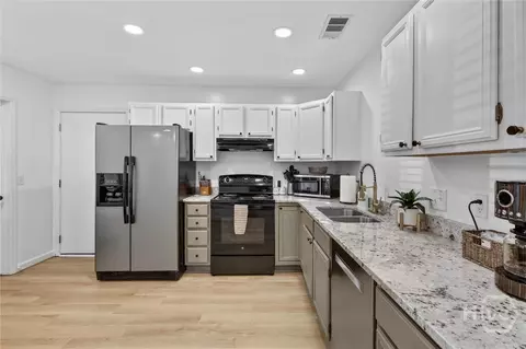 Kitchen - 117 Longleaf Cir, Pooler, GA 31322 photo 2 of 4