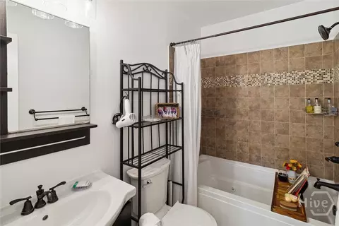 Bath - 117 Longleaf Cir, Pooler, GA 31322 photo 2 of 2