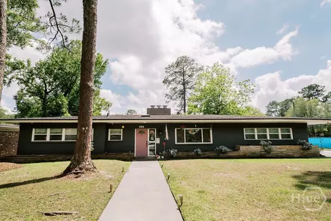 303 La Fayette Cir, Savannah, GA 31405