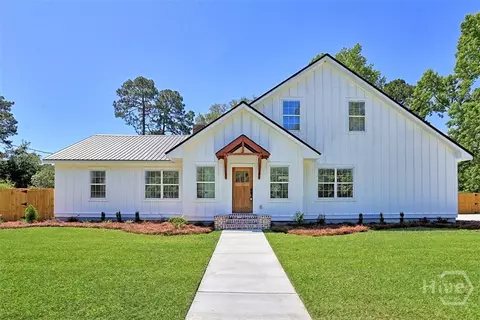 27 Pine Dr, Savannah, GA 31405
