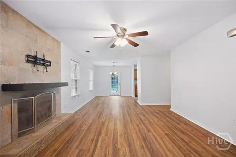Living - 207 Doe Cir, Springfield, GA 31329 photo 3 of 9