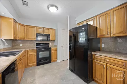 Kitchen - 207 Doe Cir, Springfield, GA 31329 photo 3 of 4
