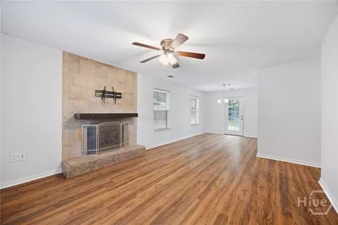 Living - 207 Doe Cir, Springfield, GA 31329 photo 2 of 9