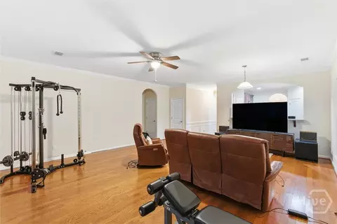 Living - 124 Magnolia Dr, Pooler, GA 31322 photo 3 of 4