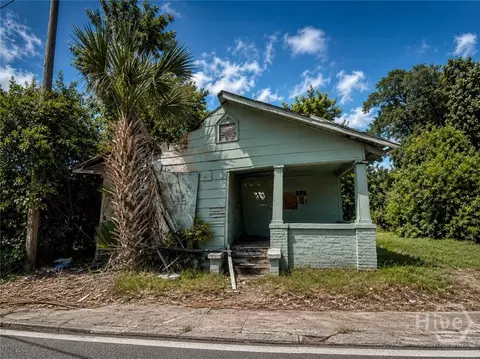 1022 W Victory Dr, Savannah, GA 31415