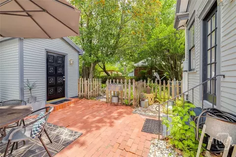 Exterior - 226 E 53rd St, Savannah, GA 31405 photo 8 of 15
