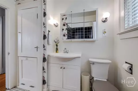 Bath - 226 E 53rd St, Savannah, GA 31405 photo 4 of 6