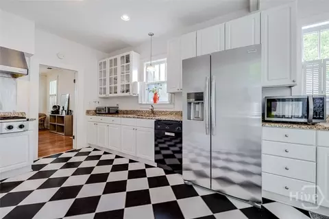 Kitchen - 226 E 53rd St, Savannah, GA 31405 photo 2 of 8