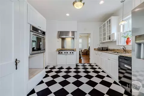 Kitchen - 226 E 53rd St, Savannah, GA 31405 photo 6 of 8