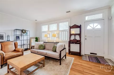 Entry Way - 226 E 53rd St, Savannah, GA 31405 photo 2 of 4