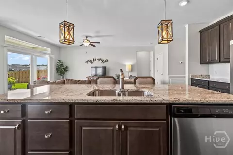Kitchen - 175 Greyfield Cir, Savannah, GA 31407 photo 6 of 6