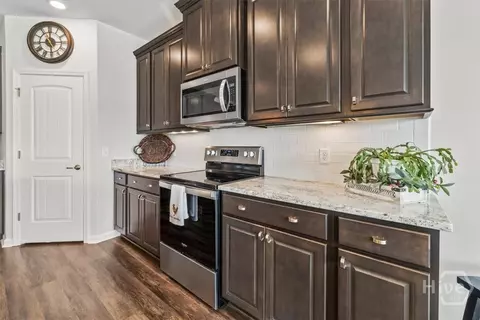 Kitchen - 175 Greyfield Cir, Savannah, GA 31407 photo 3 of 6