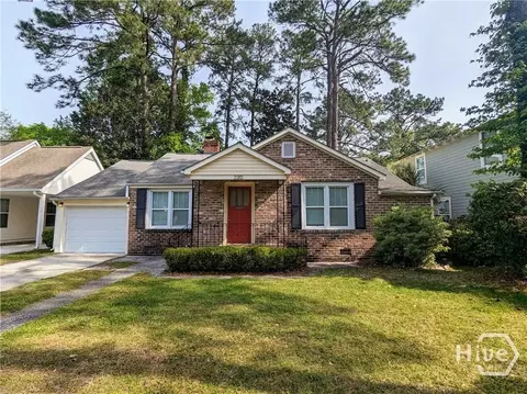 220 Columbus Dr, Savannah, GA 31405