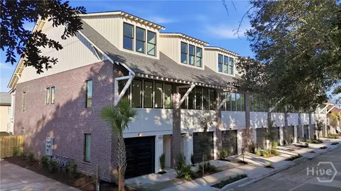 106 Pearl St, Savannah, GA 31405