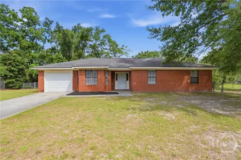 39 Henry Ln, Hinesville, GA 31313