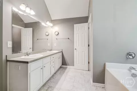 Bath - 5 Gentry St, Pooler, GA 31322 photo 2 of 3