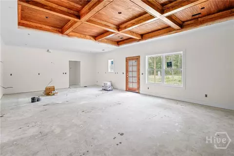 Living - 112 Dixie Dr, Springfield, GA 31329 photo 3 of 4