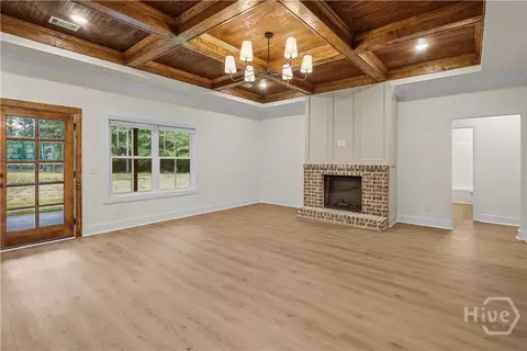 Living - 112 Dixie Dr, Springfield, GA 31329 photo 1 of 4