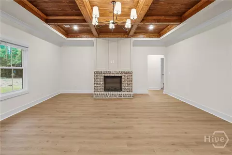 Living - 112 Dixie Dr, Springfield, GA 31329 photo 2 of 4