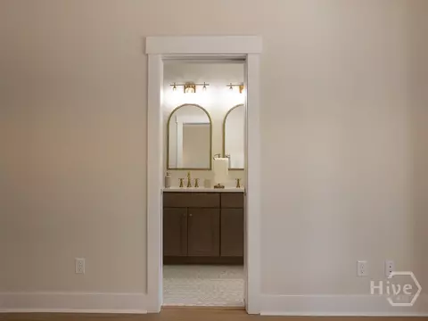 Entry Way - 807 E 36th St, Savannah, GA 31401 photo 4 of 5