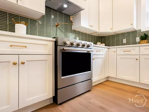 Kitchen - 807 E 36th St, Savannah, GA 31401 photo 3 of 8