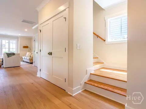 Entry Way - 807 E 36th St, Savannah, GA 31401 photo 3 of 5