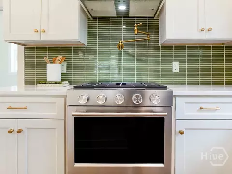 Kitchen - 807 E 36th St, Savannah, GA 31401 photo 4 of 8