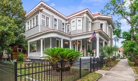 120 W 37th St, Savannah, GA 31401