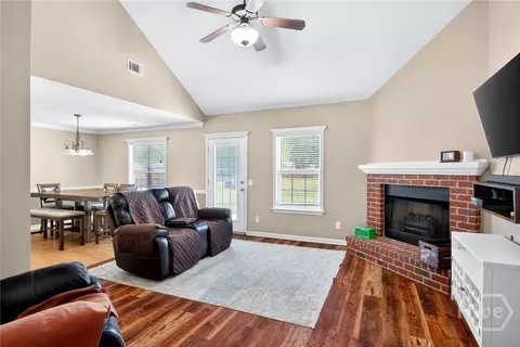 Living - 124 Teal Dr, Springfield, GA 31329 photo 1 of 2