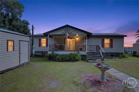 535 E 1st St, Midway, GA 31320