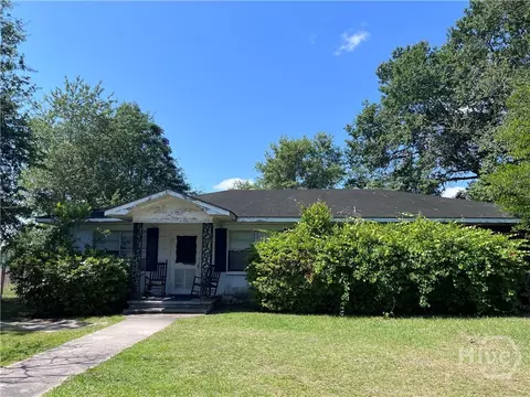 211 E Banks St, Glennville, GA 30427