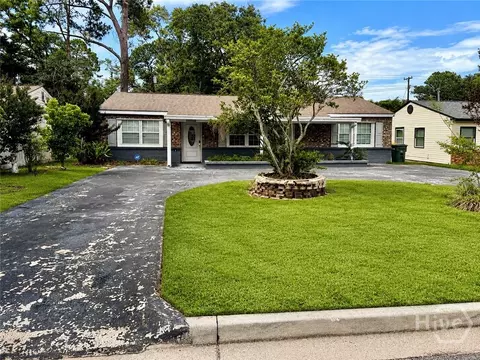 2206 N Fernwood Dr, Savannah, GA 31404
