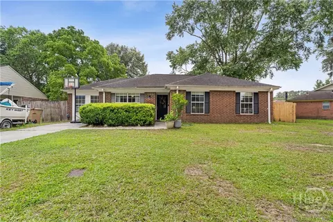 385 Sterling Creek Dr, Richmond Hill, GA 31324