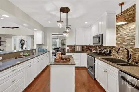 Kitchen - 129 Marsh Dr, Midway, GA 31320 photo 4 of 7