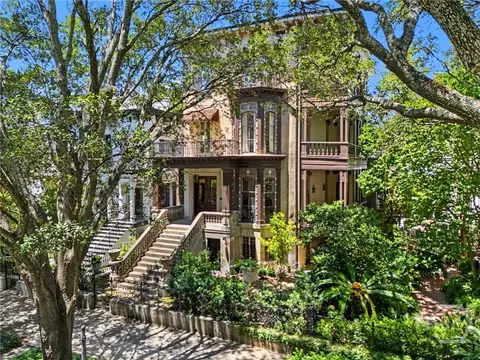 110 W Gaston St, Savannah, GA 31401