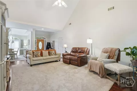 4 Oak Park Pl, Savannah, GA 31405
