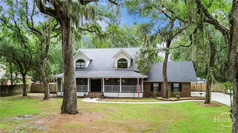 121 Oak Creek Ct, Richmond Hill, GA 31324