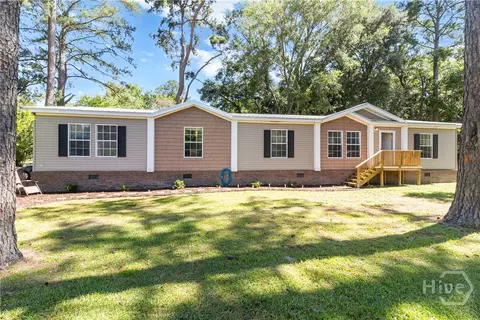 15 2nd St, Midway, GA 31320