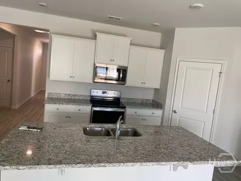Kitchen - 116 Windrush Pnes, Pooler, GA 31322 photo 4 of 5