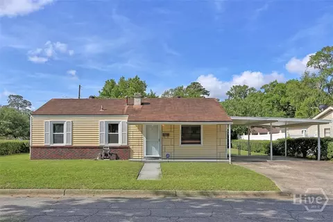 2221 E 57th St, Savannah, GA 31404