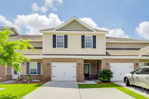 573 Governor Treutlen Cir, Pooler, GA 31322